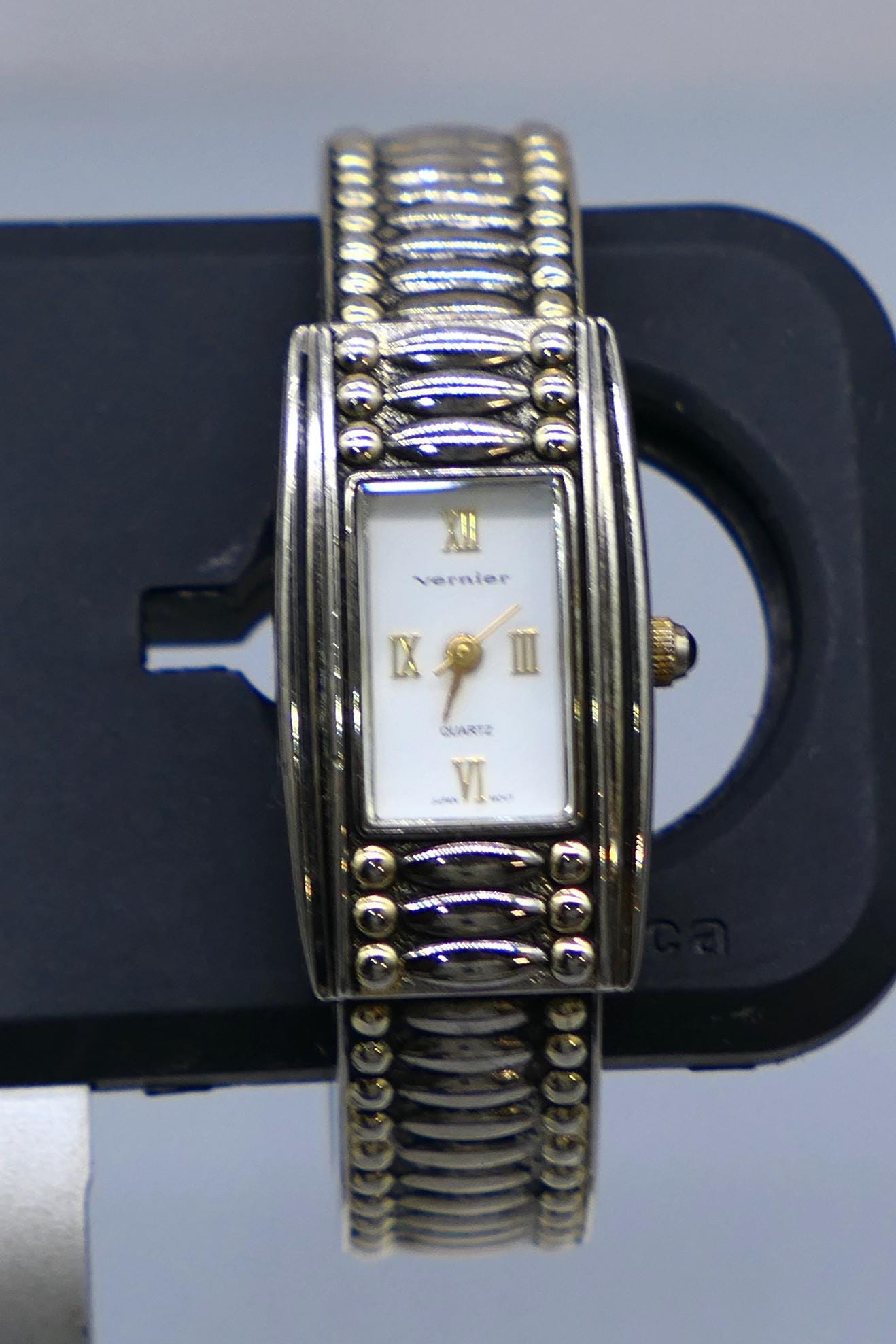 Vernier 1830 Cuff Bracelet Quartz Analog Women display picture 3