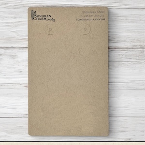 Tarjetas de exhibición para aretes con cierre de palanca de 2.5" x 4" / Cantidad: 112 o más / Precios económicos al por mayor / Papel de cubierta premium de 130 lb / ECON016