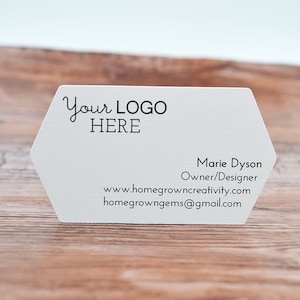70 TARJETAS / Tarjetas de visita Troqueladas con lado puntiagudo - Personalizadas con su logotipo y texto / DS0124