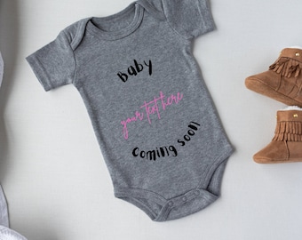 Baby binnenkort gepersonaliseerde bodysuit, aangepaste babyaankondiging, aangepaste bodysuit