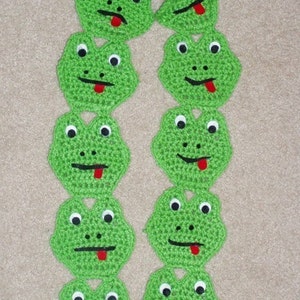 DIY Wearable Art Crochet Pattern for Frog Scarf