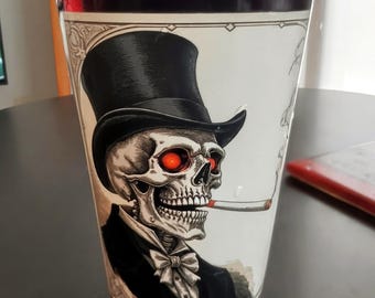 Vaso de pinta: esqueleto y calavera góticos y victorianos