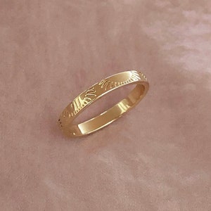 Sunset Engraved Gold Band Ring, 18k Goldplated Boho Stackable Simple Everyday Ring, Bohemian Sunburst Stacking Ring Gift for Her