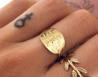 Oval Hammered Gold Ring  / Dainty Simple Geometric Ring Gift for Her / Minimalist Classy Modern Everyday Gold Plated Ring
