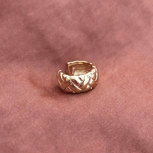 Manchette d'oreille texturée en or épais, serre-cartilage de cartilage épais non percé plaqué or 18 carats, boucle d'oreille Boho rétro simple faux piercing