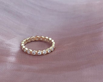 Bague Fine Elegante avec Zircons