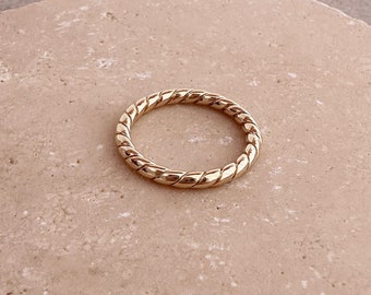 Thick Gold Braid Ring, Twisted Elegant Ring Gift for Her, Feminine & Minimalist Everyday Gold Plated Ring