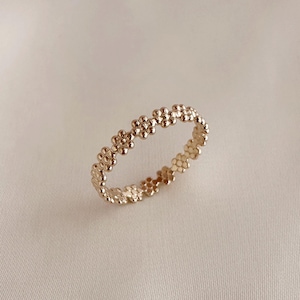 Pretty Floral Gold Ring, 18k Goldplated Dainty Boho Flower Stackable Band Everyday Ring, Bohemian Daisy Stacking Elegant Ring Gift for Her