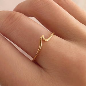 Dainty Gold Wave Ring, Hammered Simple Delicate Ring for Ocean Lover, Summer Sea Minimalist Everyday Band 24k Goldplated Stacking Ring