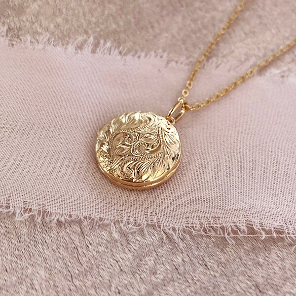 Gold Textured Locket Medallion Necklace, Boho Layering Photo Keepsake Medal Necklace, Bohemian Charm Memory Necklace Gift for Her