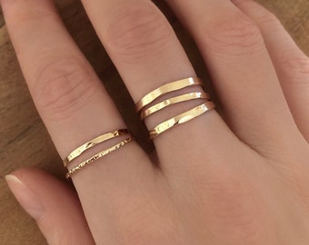 Bague Fine Martelée Dorée, Bague Bandeau Classique Minimaliste à Accumuler, Cadeau pour Elle