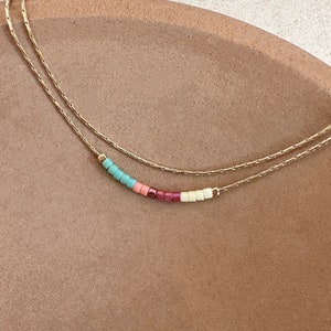 Bracelet délicat bohème multicolore avec de petites perles, bracelet en or délicat minimaliste avec des perles fines colorées, cadeau bracelet de l&#39;amitié pour elle