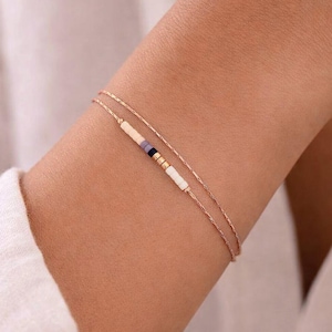 Minimalist zarte Rose Gold Armband mit winzigen Perlen, 24k vergoldet zierliche feminine mehrfarbige Boho Armband subtiles elegantes Geschenk für sie