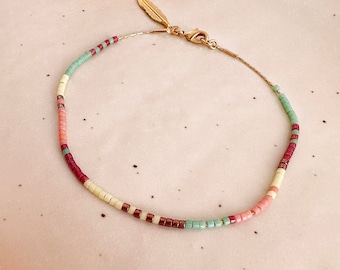 Dainty Boho Multicolor Gold Bracelet with Feather Charm, Minimalist Beaded Colorful Cute Summer Friendship Bracelet Gift for Her