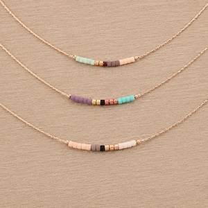 Colar delicado com contas em ouro rosa, banhado a ouro 24k, estilo boho minimalista, colar curto para usar em camadas, presente ideal para ela.