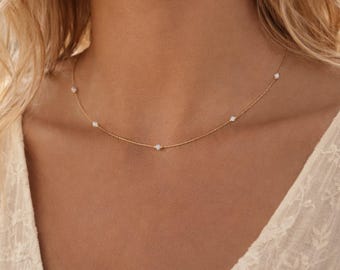 Delicado collar de opalita dorada, cadena fina de cuentas doradas con piedras preciosas blancas, piedra natal de octubre, elegante joya bohemia, regalo para ella.
