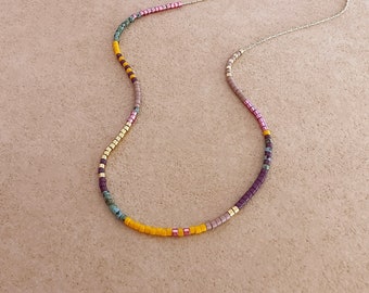 Collar minimalista delicado multicolor con cuentas doradas, collar bohemio chapado en oro de 24k, regalo de joyería bohemio veraniega y colorida para ella