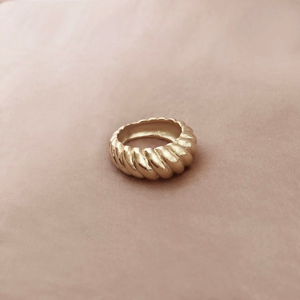 Bague Dôme Croissant, Bague Epaisse Dorée Elegante