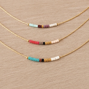 Collier bohème délicat en or minimaliste avec petites perles, collier de perles fines couches, cadeau de bijoux de tous les jours coloré et simple pour elle