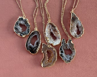 Gold Agate Geode Slice Necklace, Bohemian Crystal Gemstone Necklace,  Natural Druzy Slab on Chain, Organic Gem Gift for Her