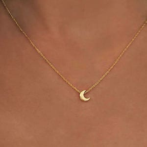 Minimalist Dainty Moon Gold Necklace, 18k Goldplated Delicate Short Necklace with Small Crescent Charm, Thin Simple Boho Layering Choker