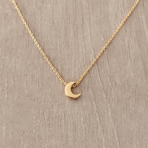 Minimalist Dainty Moon Gold Necklace, Delicate Short Necklace with Small Crescent Charm, Thin Simple Boho Layering Choker imagen 2