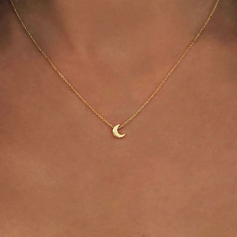 Minimalist Dainty Moon Gold Necklace, Delicate Short Necklace with Small Crescent Charm, Thin Simple Boho Layering Choker imagen 1