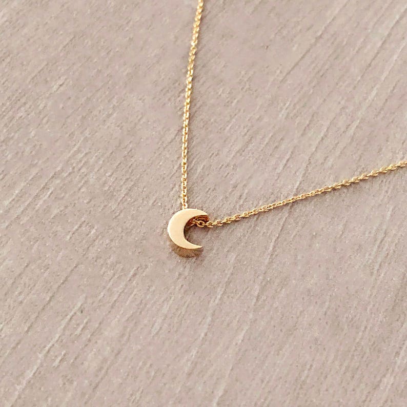 Minimalist Dainty Moon Gold Necklace, Delicate Short Necklace with Small Crescent Charm, Thin Simple Boho Layering Choker imagen 4