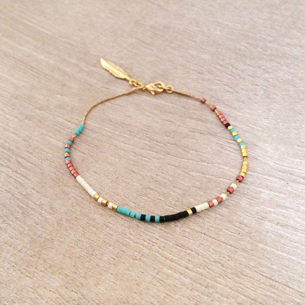 Dainty Boho Multicolor Gold Bracelet with Feather Charm, Minimalist Beaded Colorful Cute Summer Friendship Bracelet Gift for Her