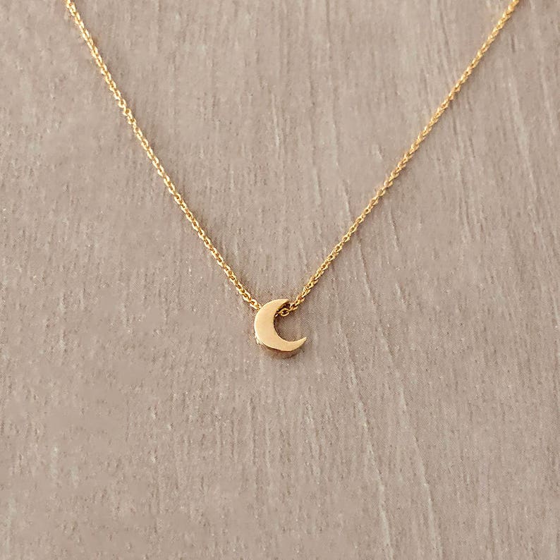 Minimalist Dainty Moon Gold Necklace, Delicate Short Necklace with Small Crescent Charm, Thin Simple Boho Layering Choker imagen 2