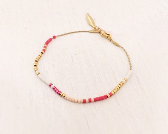 Pink Dainty Boho Multicolor Gold Bracelet with Feather Charm, Pastel Minimalist Beaded Colorful Cute Summer Friendship Bracelet Gift for Her
