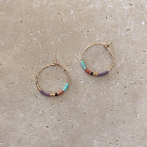 Minimalist Rose Gold Multicolor Hoop Earrings, Elegant Dainty Gift for Her, Delicate Beaded Thin Earrings, Boho Minimal Pink Gold Hoops Bild 2