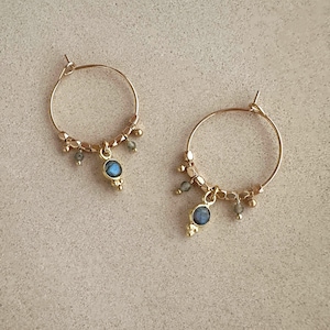 Créoles à breloques bohèmes en labradorite, boucles d'oreilles pendantes en or avec pierres précieuses, accessoire de gemme pour pierre de naissance gris bohème plaqué or 18 carats, cadeau bijoux pour elle