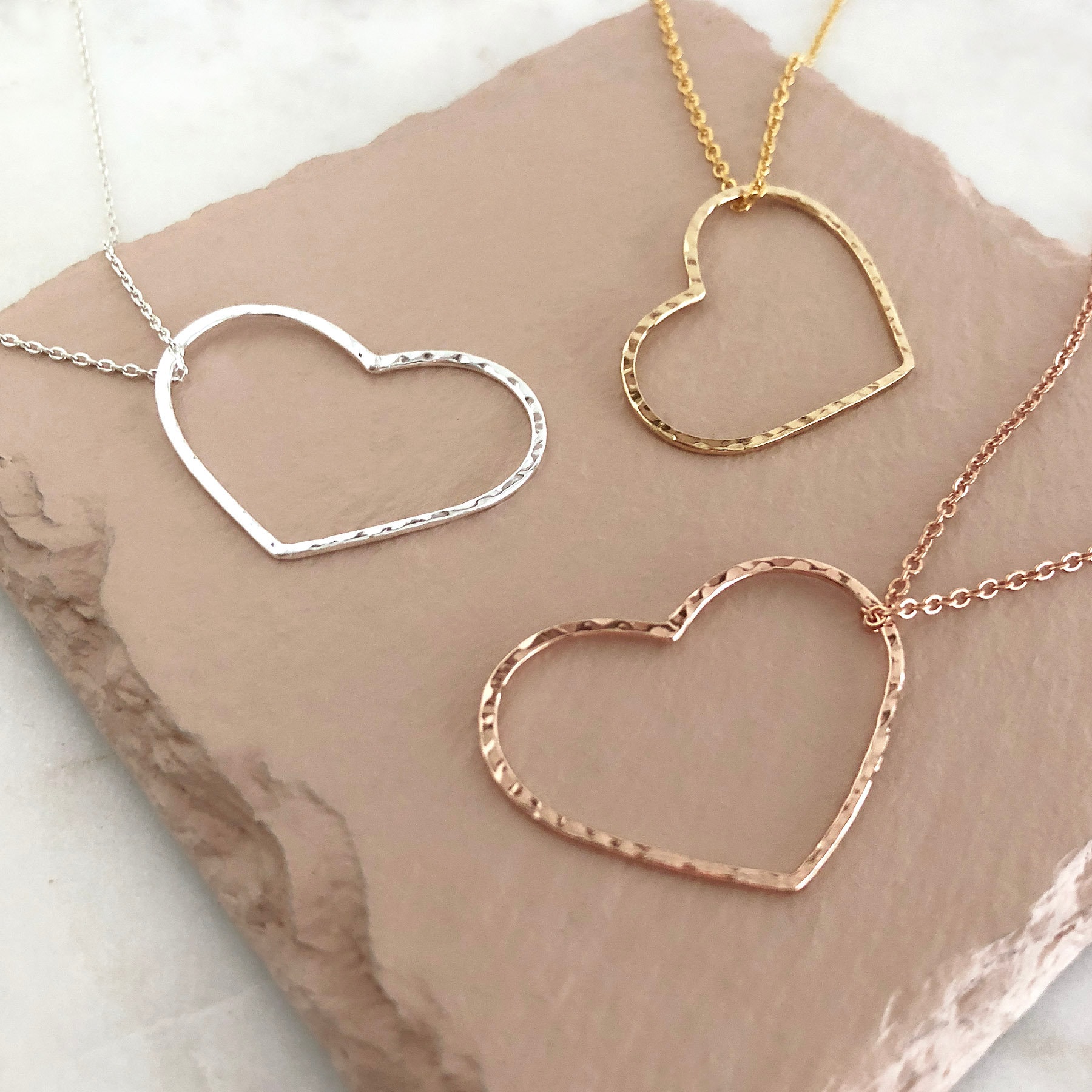 Dainty Hammered Heart Outline Necklace 