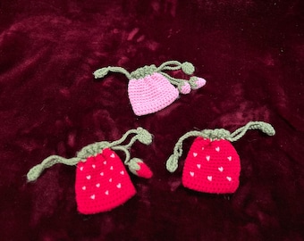 Pochette fraise au crochet ~ sac souple fait main ~ sac souple sur le thème des baies !