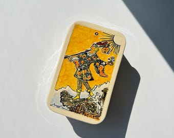 Caja para guardar cartas del Tarot El Loco, hecha a mano en cerámica, regalo único.