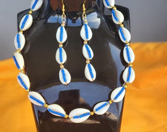Handmade African cowries shell chocker/necklace and dangling earrings set/cowries shell chocker necklace/Handmade by MARIFIDE in USA( TEXAS)