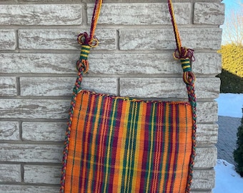 Handmade Raffia Shoulder Bag: Traditional African Design