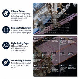 K&ouml;nnte beinhalten: Ein Wandkalender f&uuml;r 2027 mit einer hochaufl&ouml;senden Fotografie der Internationalen Raumstation im Orbit. Das Kalenderraster zeigt Daten, Wochentage und astronomische Ereignisse. Gedruckt auf 200 g/m&sup2; schwerem Papier.