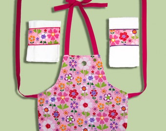 Handcrafted fully lined cotton apron with pockets.