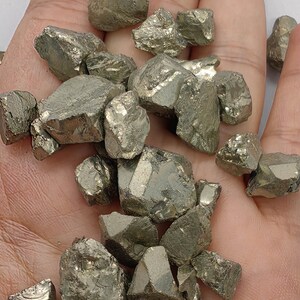 Cluster di pirite grezza naturale, pirite grezza, pepita di forma libera da 6-20 mm, pepita di pirite di alta qualità all'ingrosso