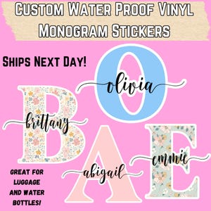 Pegatinas de vinilo impermeables con monograma y nombre personalizados. Ideales para portátiles, cuadernos, regalos, material escolar, botellas de agua y lectores electrónicos.