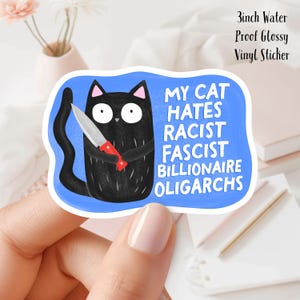 Mi gato odia a los racistas y fascistas oligarcas. Pegatina - Divertida pegatina política impermeable.