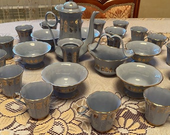 Service à café soviétique vintage, 16 tasses à café et 6 soucoupes, pot à lait, cafetière, vase à fleurs, usine de porcelaine de Korosten (URSS, Ukraine)