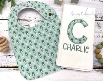 Personalized Baby Bib and Burp Cloth Set, Little Frogs Baby Gift Set, Baby Shower Gift, Baby Boy Gift, Gift for New Baby