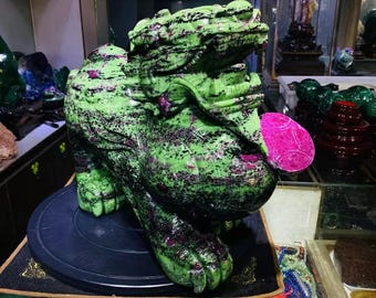 Estátua de dragão de zoisita rubi: escultura de besta mítica com pedra preciosa de 47,1 kg