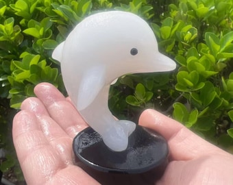 Figura de delfín de mármol tallada a mano sobre base de obsidiana - Ocean Decor