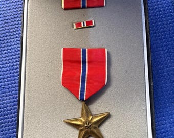 US Military Medal, Bronze Star 3 piece medal set with presentation case