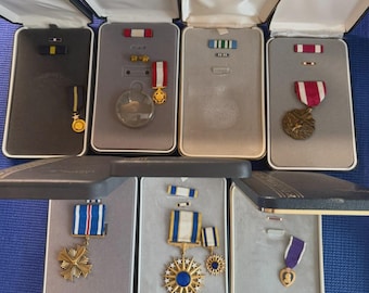 Lotto di set di medaglie militari statunitensi e mini nella scatola originale DSM, DFC,