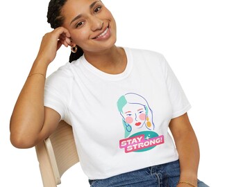 Koszulka z nadrukiem Stay Strong Adult Protest - Unisex Softstyle Tee, koszulka z grafiką aktywisty, koszulka z oświadczeniem politycznym, odzież społeczna,